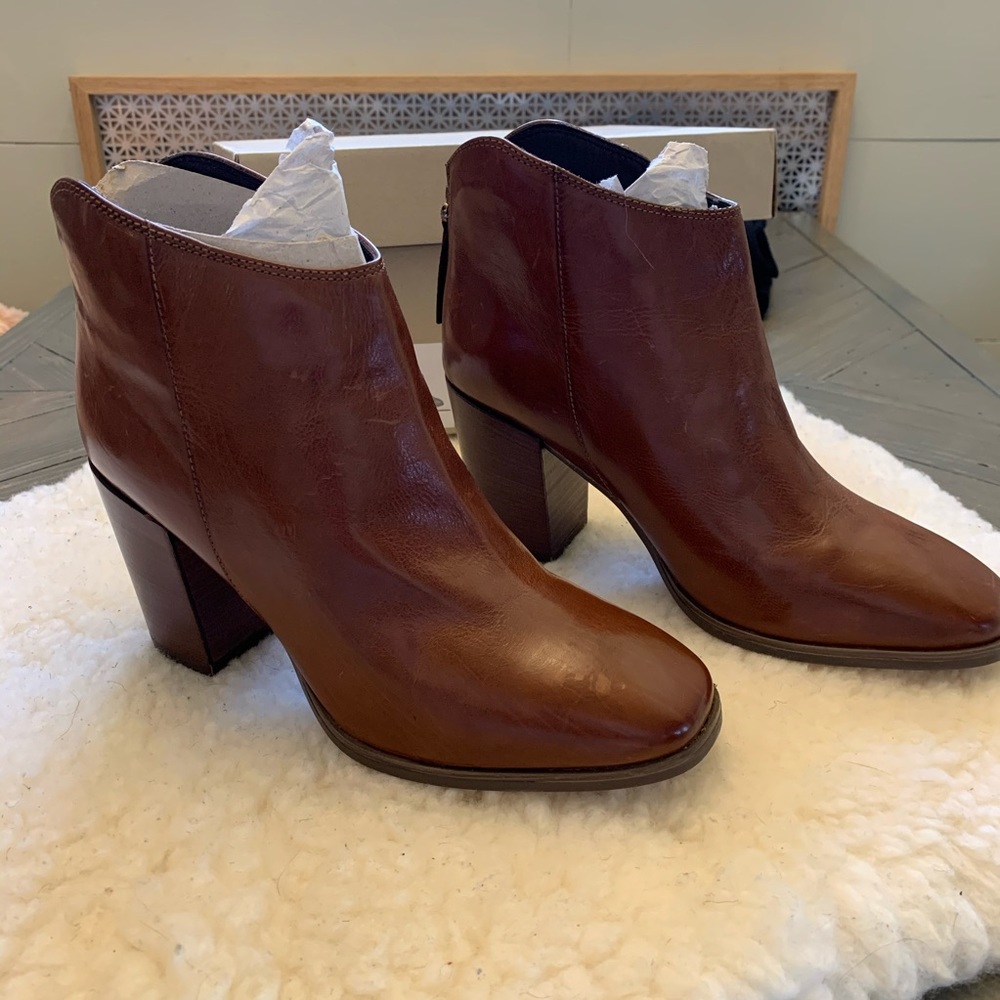 Clark’s Lora Lana Size 9, new in box